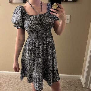 NWOT DAISY BLUE AND WHITE SUN DRESS SIZE SMALL